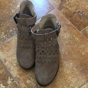 Restricted Kids - Booties Sz 2